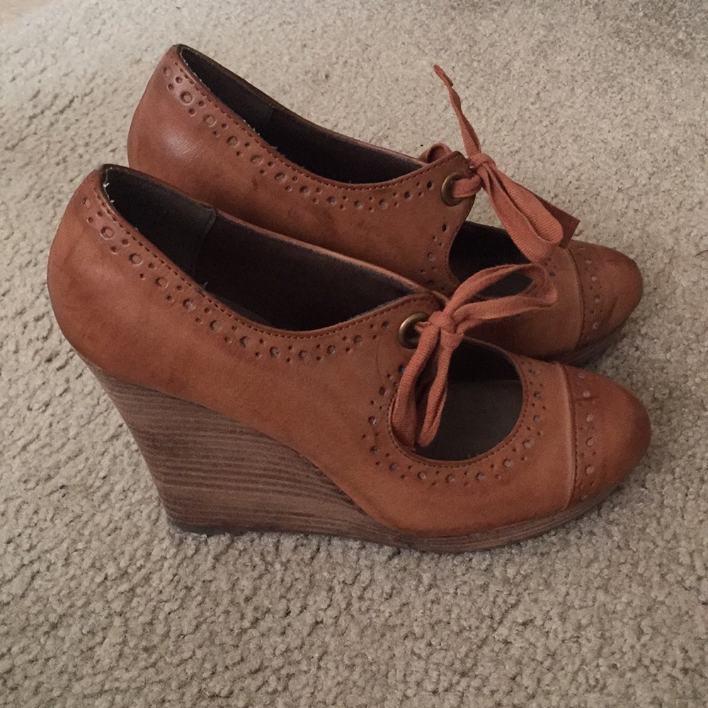 Restricted Vintage Wedge